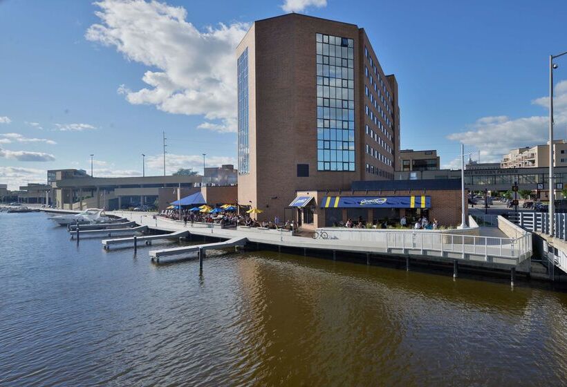 Oshkosh Marriott Waterfront Hotel & Convention Center