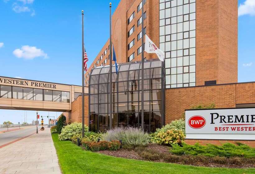 Oshkosh Marriott Waterfront Hotel & Convention Center