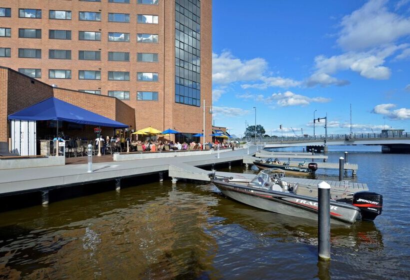 Oshkosh Marriott Waterfront Hotel & Convention Center