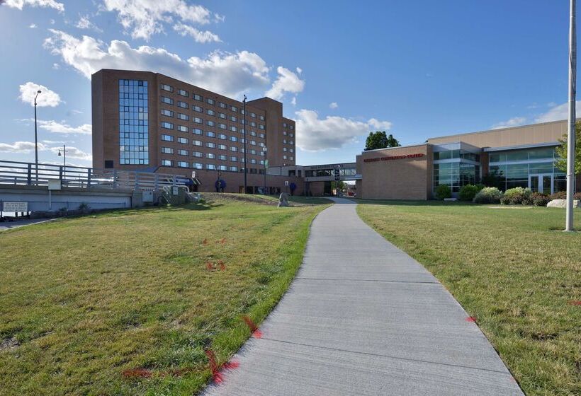 Oshkosh Marriott Waterfront Hotel & Convention Center