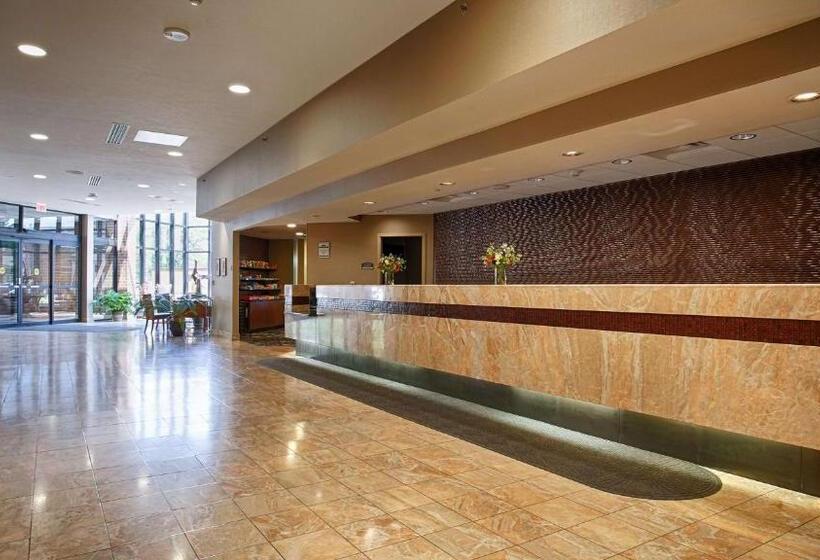 Oshkosh Marriott Waterfront Hotel & Convention Center
