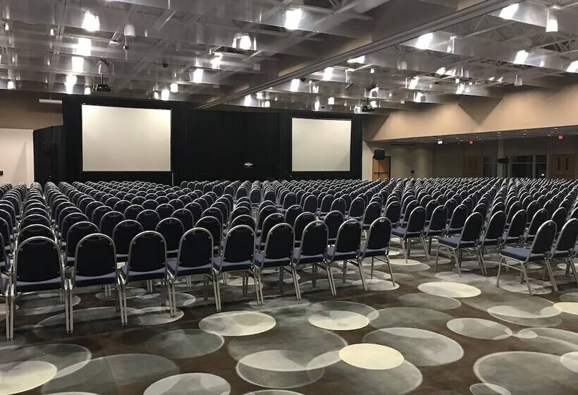 Oshkosh Marriott Waterfront Hotel & Convention Center