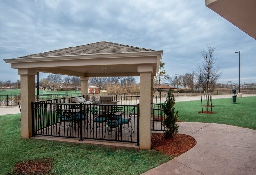 فندق Candlewood Suites Del City, An Ihg