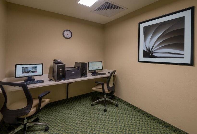 فندق Candlewood Suites Del City, An Ihg