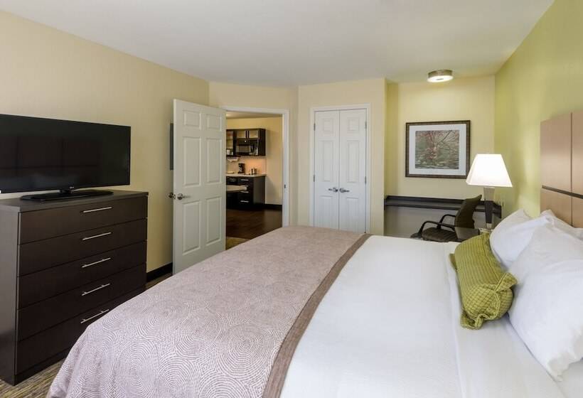 فندق Candlewood Suites Del City, An Ihg