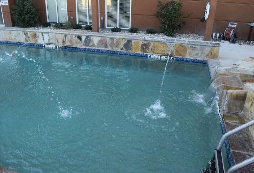 Отель Candlewood Suites Monahans, An Ihg