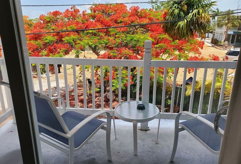 فندق Captain Pip's Marina & Hideaway