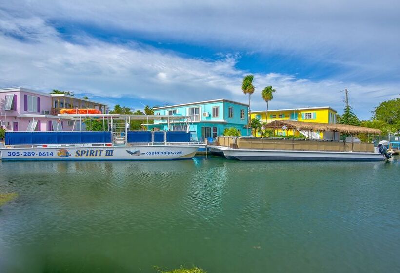 فندق Captain Pip's Marina & Hideaway