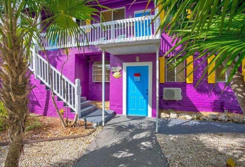 فندق Captain Pip's Marina & Hideaway