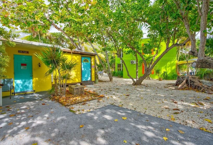 فندق Captain Pip's Marina & Hideaway