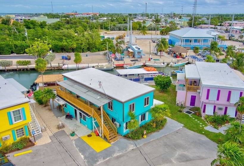 فندق Captain Pip's Marina & Hideaway