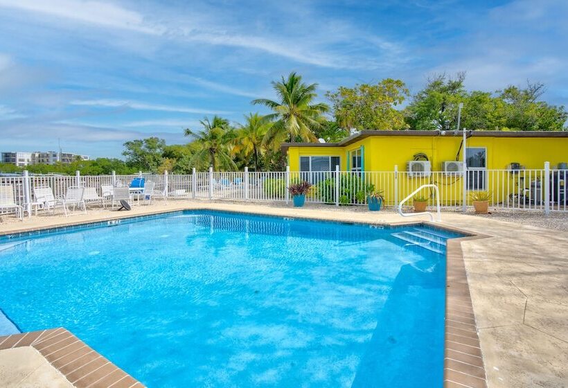 فندق Captain Pip's Marina & Hideaway