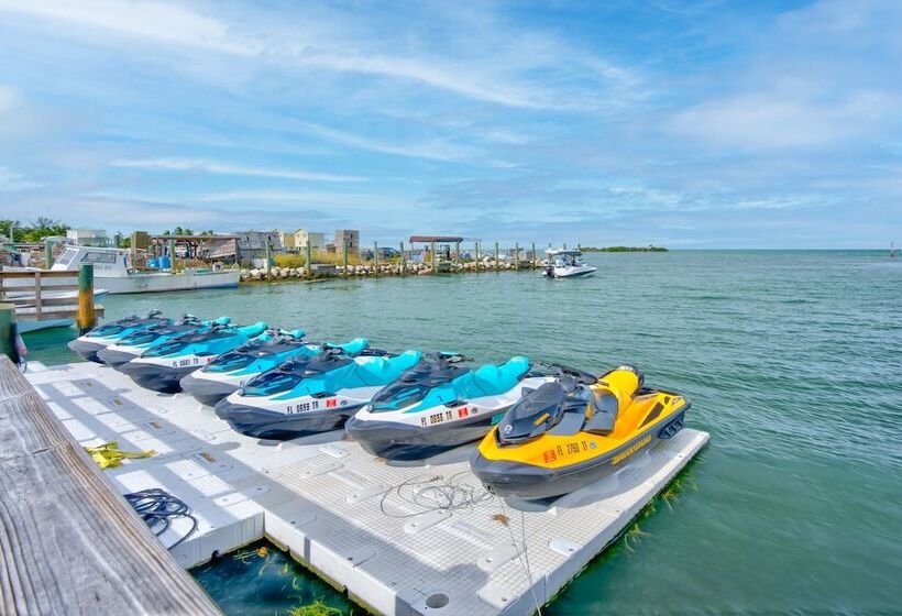 فندق Captain Pip's Marina & Hideaway