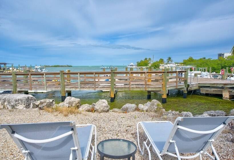 فندق Captain Pip's Marina & Hideaway