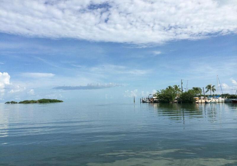 فندق Captain Pip's Marina & Hideaway