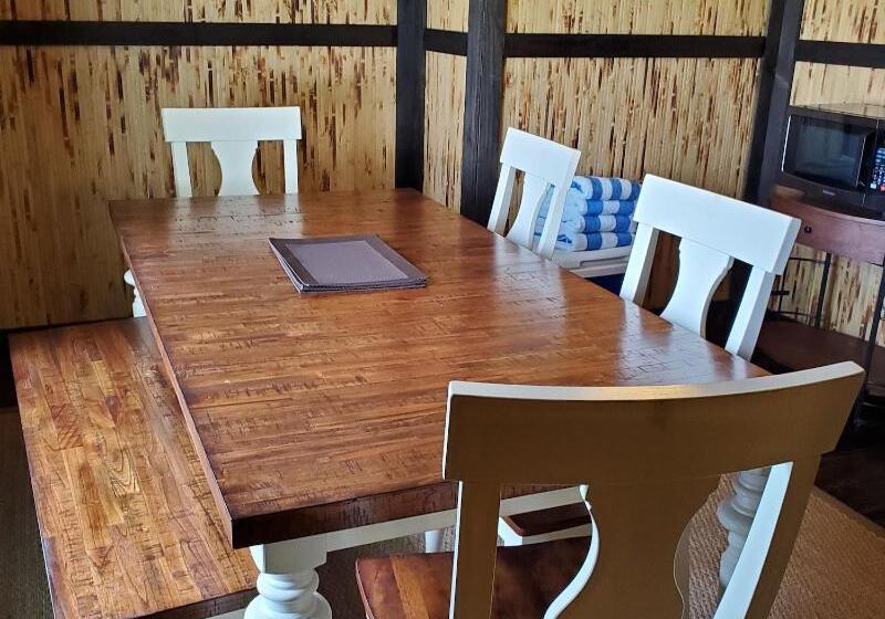 فندق Captain Pip's Marina & Hideaway