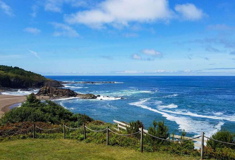 فندق Clarion Inn Surfrider Resort