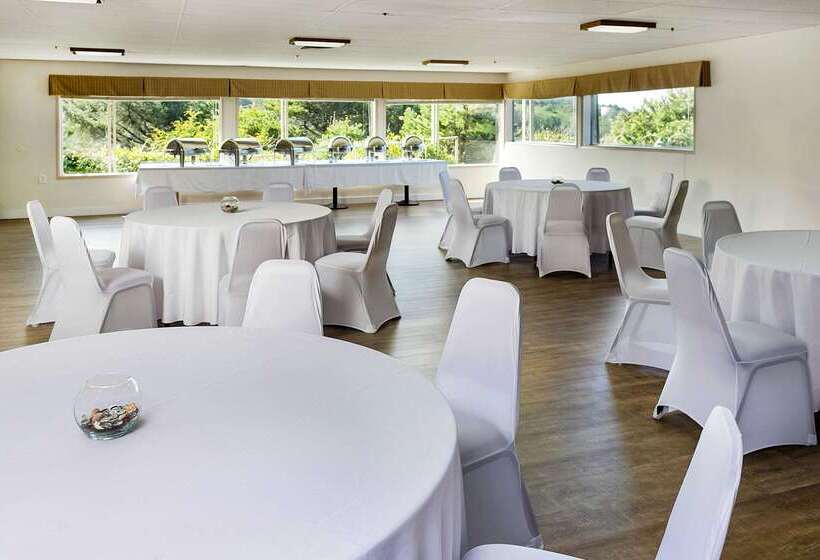 فندق Clarion Inn Surfrider Resort