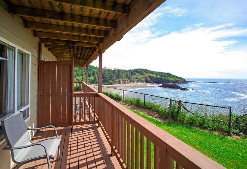 فندق Clarion Inn Surfrider Resort