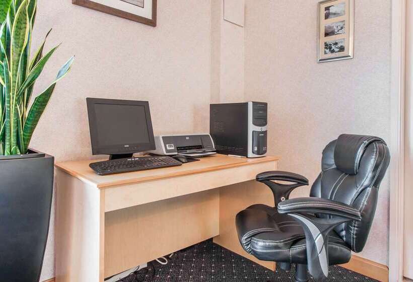 فندق Clarion Inn Surfrider Resort