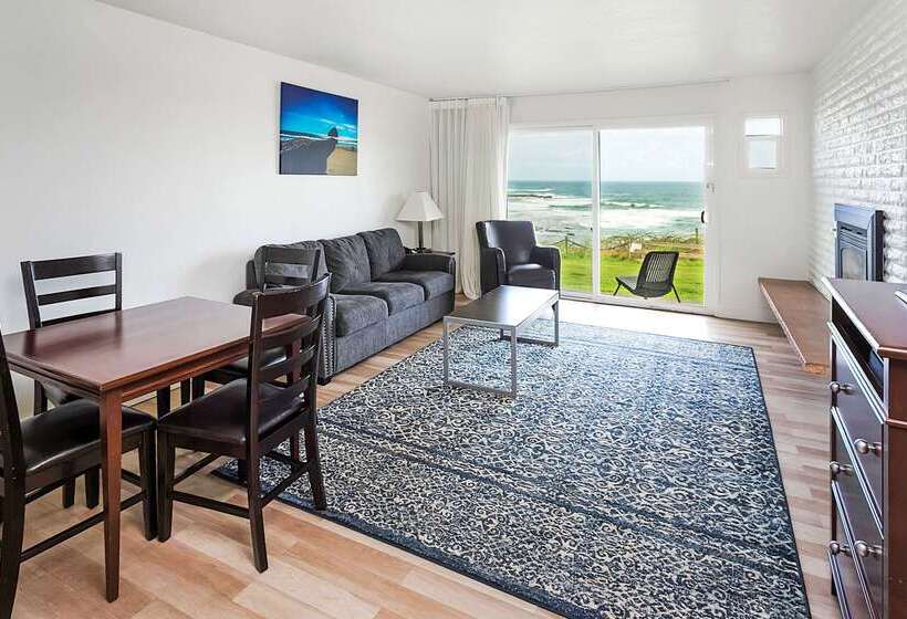 فندق Clarion Inn Surfrider Resort