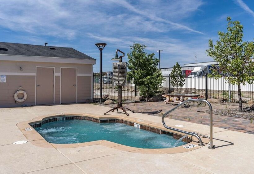 فندق Comfort Inn & Suites