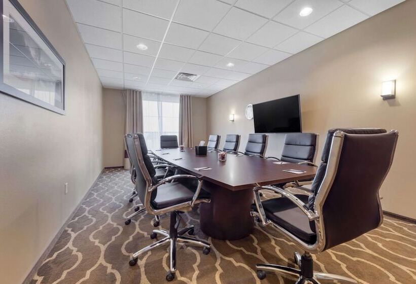 فندق Comfort Suites And Conference Center