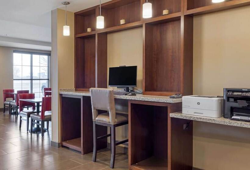 فندق Comfort Suites And Conference Center