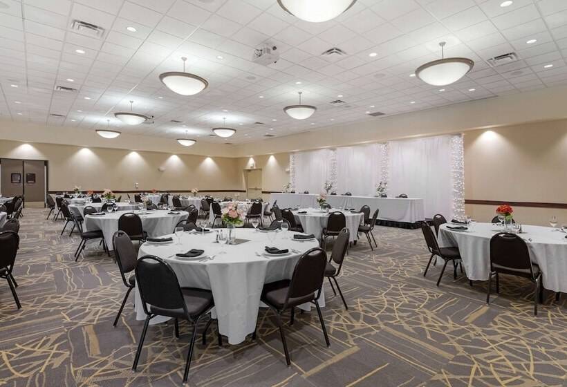 فندق Comfort Suites And Conference Center