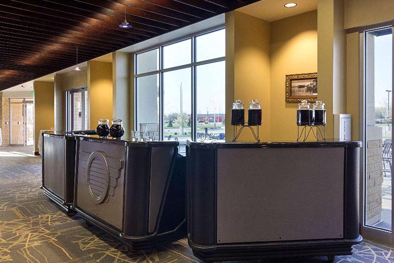 فندق Comfort Suites And Conference Center