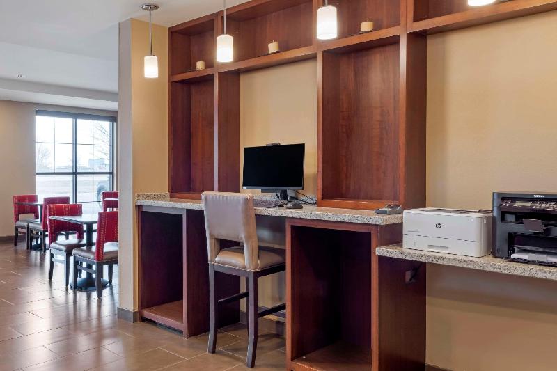 فندق Comfort Suites And Conference Center