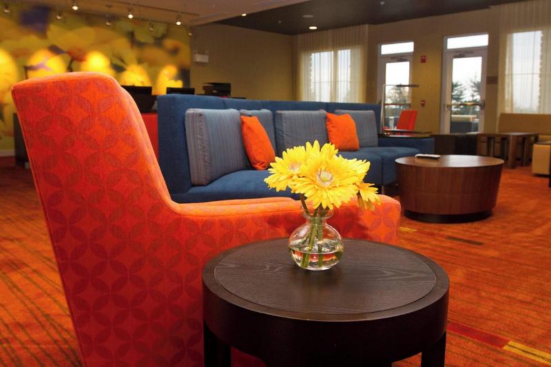 ホテル Courtyard By Marriott Philadelphia Springfield