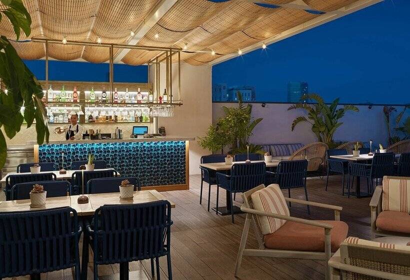 Отель H10 Port Vell 4* Sup