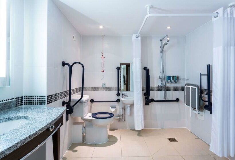 هتل Hampton By Hilton Exeter Airport