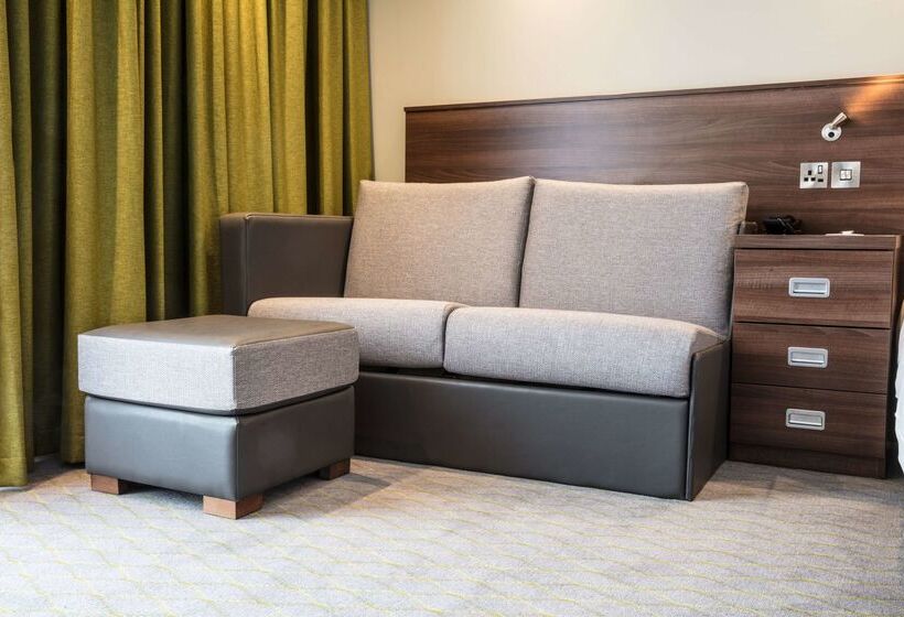 هتل Hampton By Hilton Exeter Airport