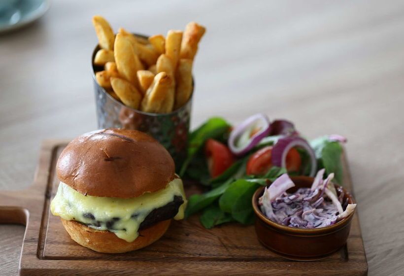 هتل Hampton By Hilton Exeter Airport