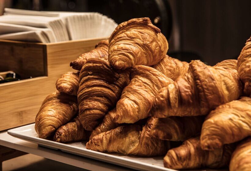 هتل Hampton By Hilton Exeter Airport