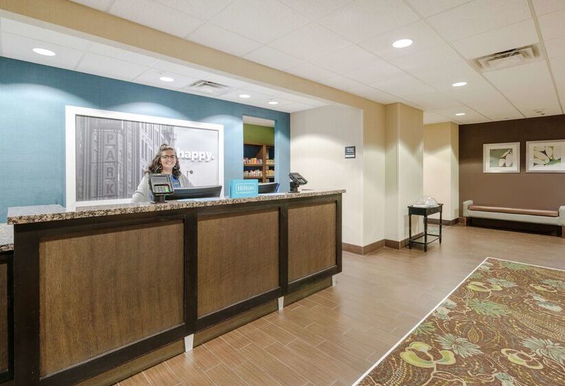 Отель Hampton Inn Huntington University Area