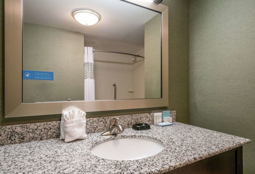 Отель Hampton Inn Huntington University Area