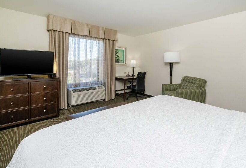 Отель Hampton Inn Huntington University Area