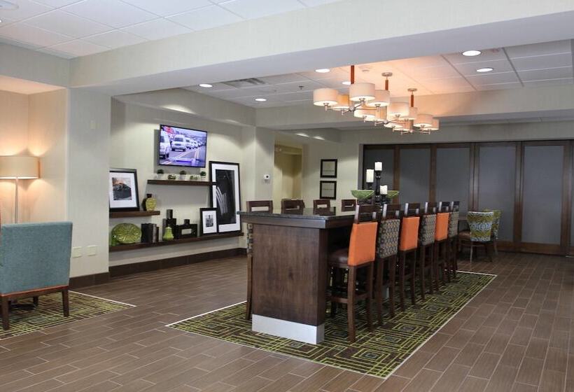 Отель Hampton Inn Huntington University Area