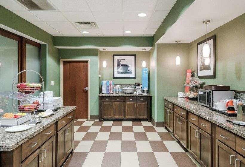 Отель Hampton Inn Huntington University Area