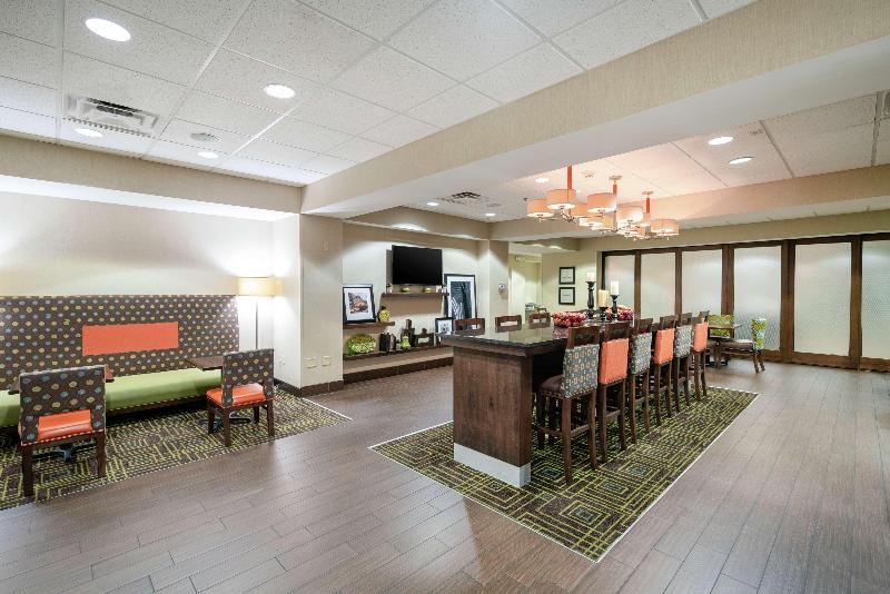 Отель Hampton Inn Huntington University Area