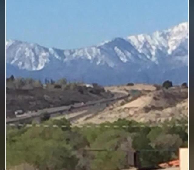 فندق Hilltop Inn & Suites