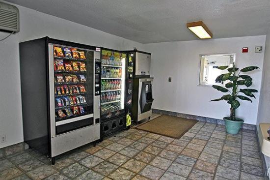 فندق Hilltop Inn & Suites