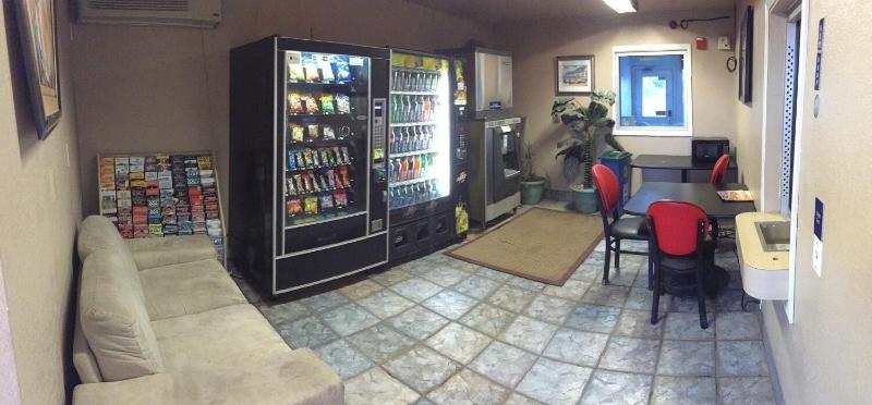 فندق Hilltop Inn & Suites