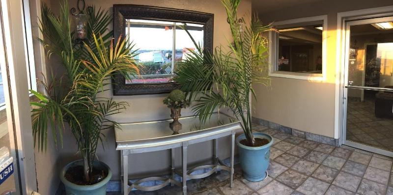 فندق Hilltop Inn & Suites