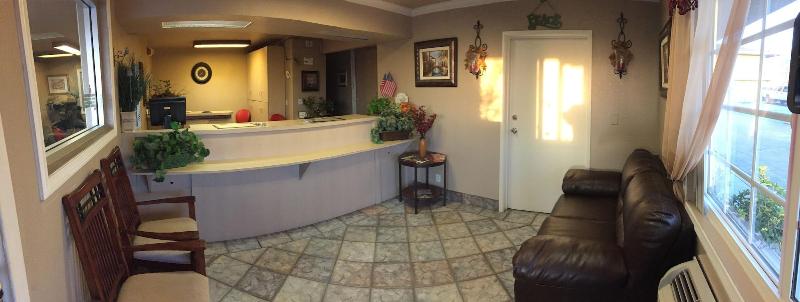 فندق Hilltop Inn & Suites