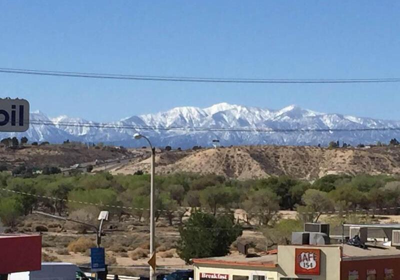 فندق Hilltop Inn & Suites