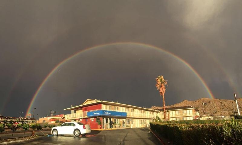 فندق Hilltop Inn & Suites